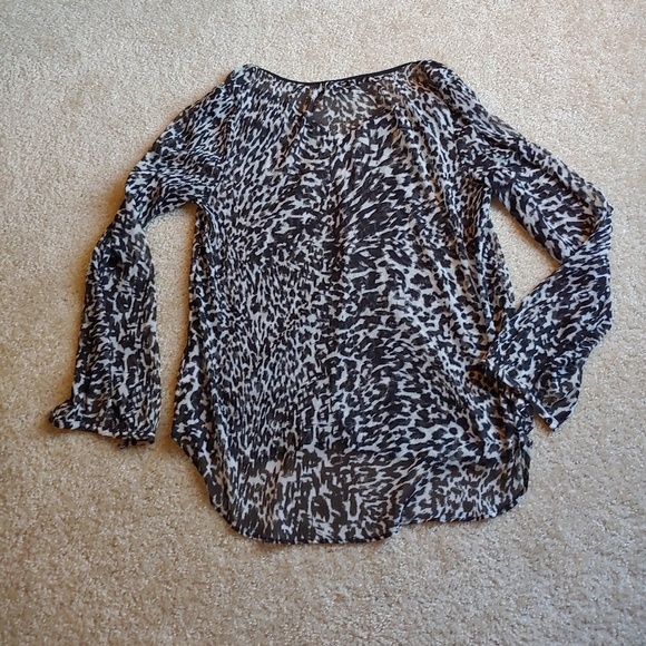 A.n.a. semi sheer black& white blouse - Picture 4 of 4